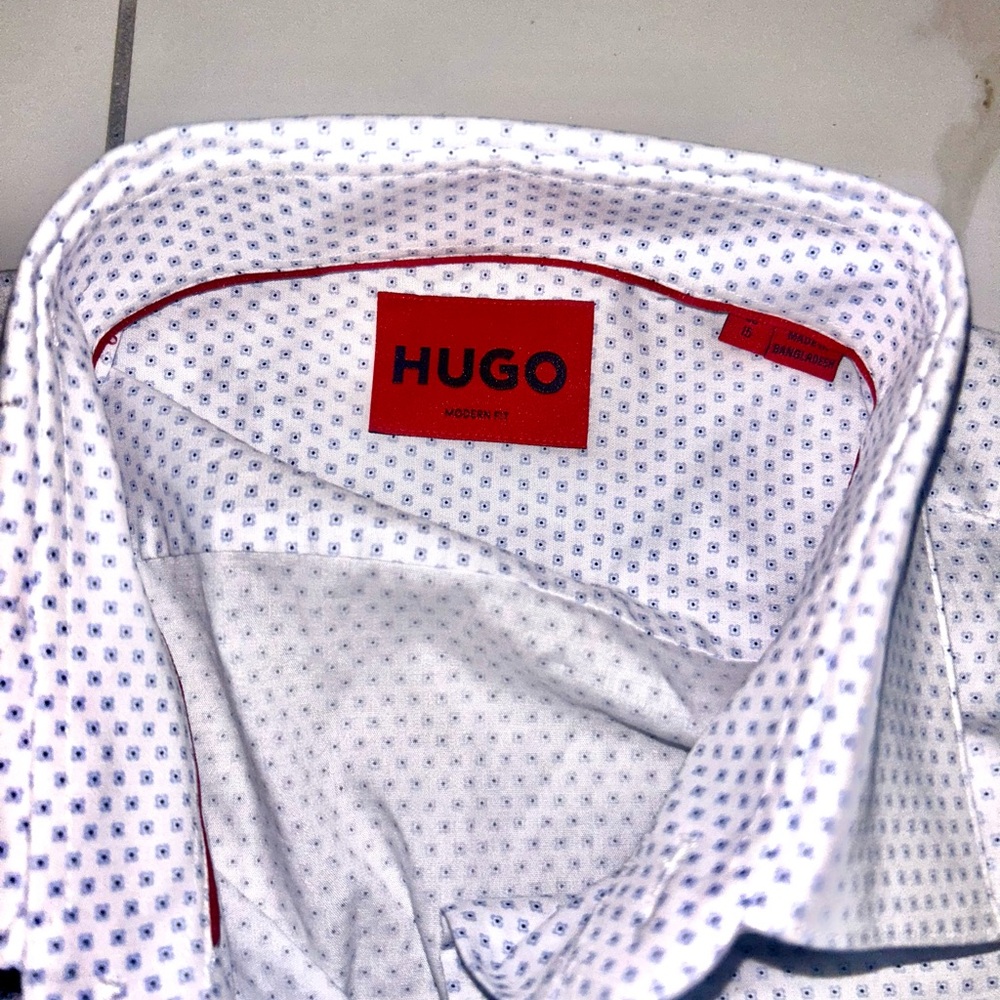 (SOLD OFFSITE) HUGO BOSS White and Blue Button Down Shirt Size 15